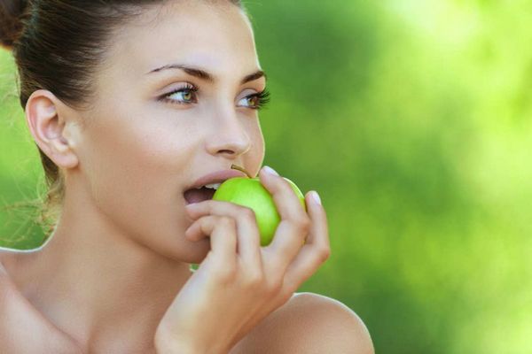 Can bite into crunchy apples